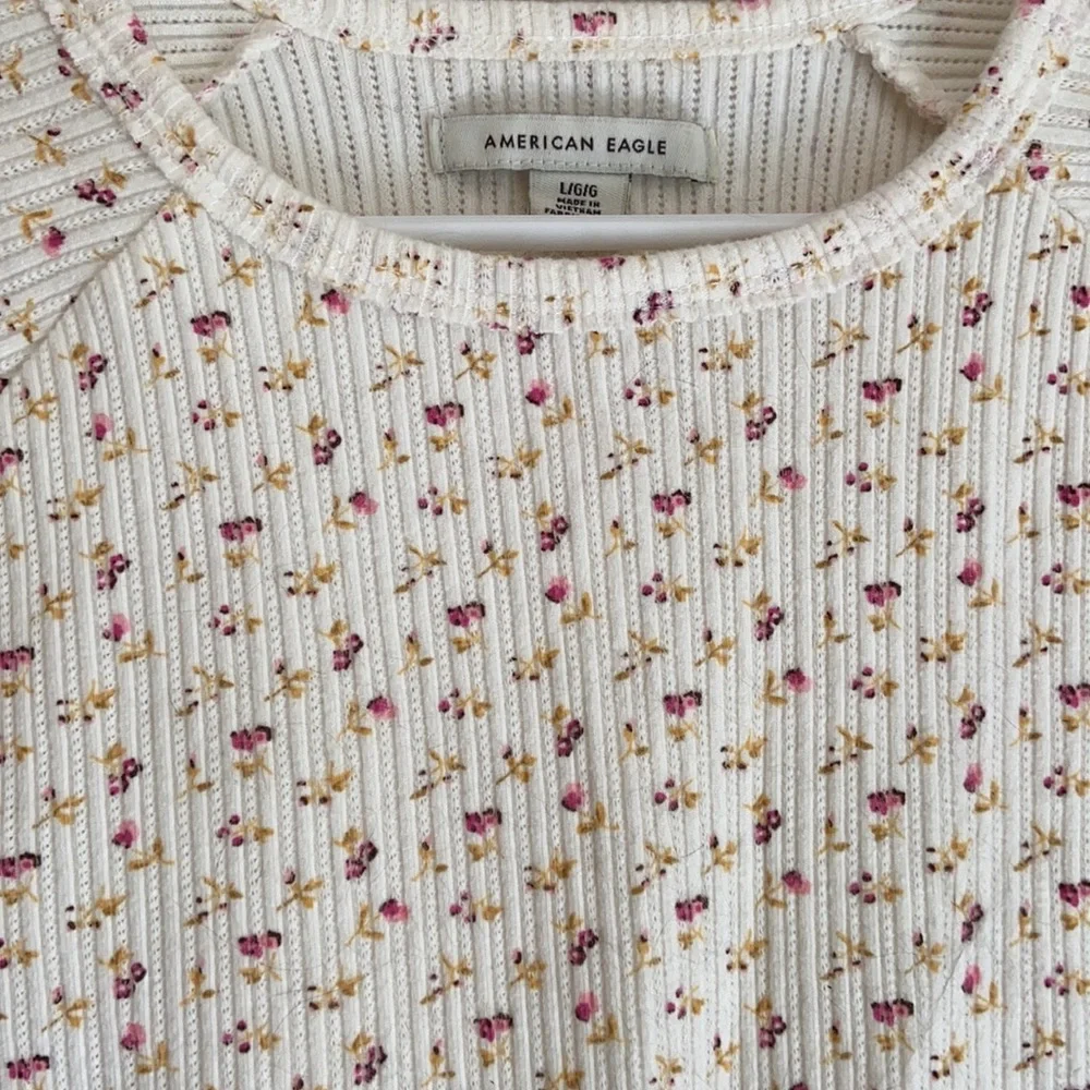 AE Summery Ribbed Crop Tee - Picture 2 of 3